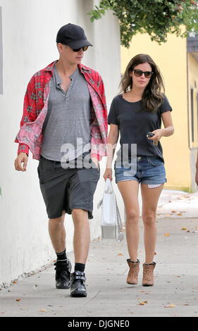 Rachel Bilson und Hayden Christensen Freund gesehen unterwegs in Studio City, Los Angeles, Kalifornien - 12.07.12 Stockfoto