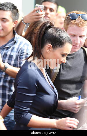 Kim Kardashian und Freund Kanye West besuchen die Eröffnung für ihren Laden Dash auf der Melrose Avenue in West Hollywood. Los Angeles, Kalifornien - 13.07.12 Stockfoto