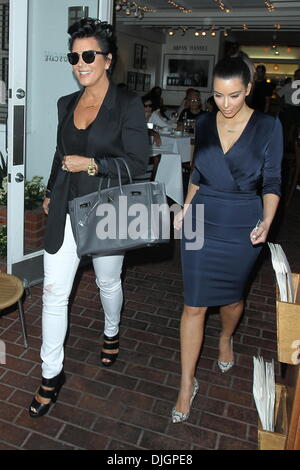 Kris Jenner, Kim Kardashian und Freund Kanye West gesehen verlassen Fred Segal nach dem Mittagessen Los Angeles, Kalifornien - 13.07.12 Stockfoto