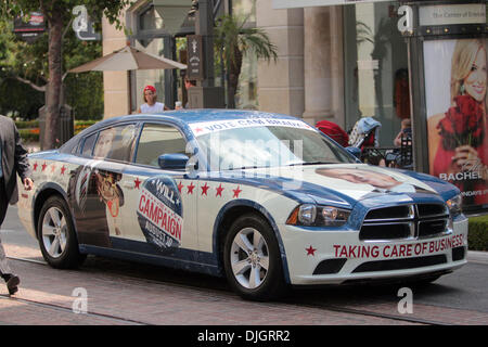 Zach Galifianakis und Will Ferrell fördern ihre Filmvorführung "The Campaign" im Grove in den Unterhaltungsnachrichten "Extra" Los Angeles, Kalifornien - 17.07.12 Stockfoto