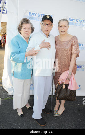 Anne Jackson, Eli Wallach und Roberta Wallach Bay Street Theater Rock Dock! Sommer-Gala Sag Harbor, New York 21.07.12 Stockfoto