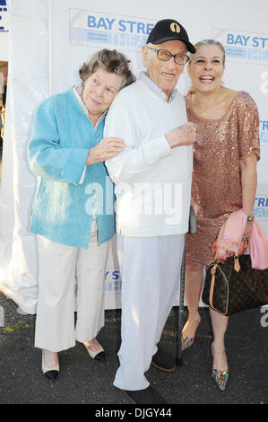 Anne Jackson, Eli Wallach und Roberta Wallach Bay Street Theater Rock Dock! Sommer-Gala Sag Harbor, New York 21.07.12 Stockfoto