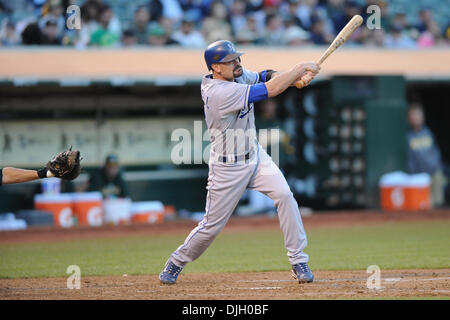 25. Juli 2010 - Oakland, Kalifornien, USA - 2. August 2010: Kansas City Royals C Jason Kendall (18) Fledermäuse während der MLB Spiel zwischen den Oakland Athletics und die Kansas City Royals im Oakland-Alameda County Coliseum in Oakland, CA. (Credit-Bild: © Matt Cohen/Southcreek Global/ZUMApress.com) Stockfoto