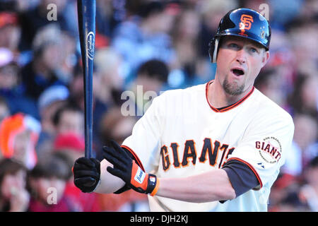 San Francisco, Kalifornien: San Francisco Giants Aubrey Huff (17) at bat. Die San Francisco Giants gewann das Spiel 6-4. (Kredit-Bild: © Charles Herskowitz/Southcreek Global/ZUMApress.com) Stockfoto