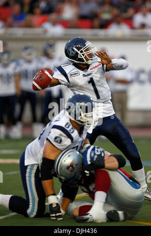 29. Juli 2010 - Montreal, Quebec, Kanada - 29. Juli 2010: Toronto Argonauten Quartal wieder Cleo Lemon (#1) in CFL Spielaktion zwischen Toronto Argonauten und die Montreal Alouettes gespielt Percival Molson Stadium in Montreal, Kanada. Montreal führt zur Halbzeit, 17-10..Mandatory Credit: Philippe Champoux/Southcreek Global (Credit-Bild: © Southcreek Global/ZUMApress.com) Stockfoto