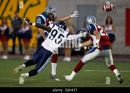 29. Juli 2010 - Montreal, Quebec, Kanada - 29. Juli 2010: Montreal Alouettes Kicker Damon Duval (#15) in CFL Spielaktion zwischen Toronto Argonauten und die Montreal Alouettes gespielt Percival Molson Stadium in Montreal, Kanada. Montreal führt zur Halbzeit, 17-10..Mandatory Credit: Philippe Champoux/Southcreek Global (Credit-Bild: © Southcreek Global/ZUMApress.com) Stockfoto