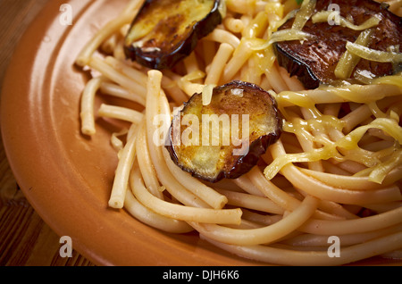 Pasta Alla norma.recipe mit Tomaten-Soße, Auberginen .ational Gericht aus Sizilien Stockfoto