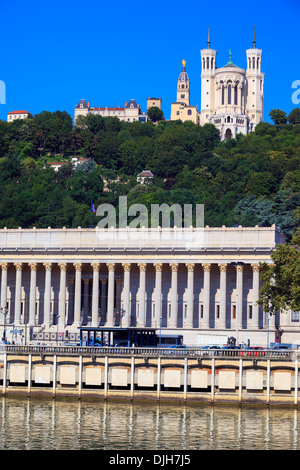 Ansicht des Hofes und der Kathedrale von Lyon, Frankreich Stockfoto