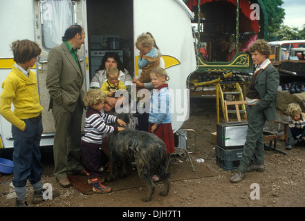 Die Zigeuner-Familie 1980s UK sieben Kinder und ihr Wohnwagen und Traditionswagen Appleby in Westmorland Cumbria England 1985 HOMER SYKES Stockfoto