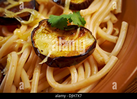 Pasta Alla norma.recipe mit Tomaten-Soße, Auberginen .ational Gericht aus Sizilien Stockfoto