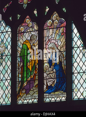 Die Geburt Christi. Detail der Westfenster. Kirche des Heiligen Paulus, Grange-über-Sande, Cumbria, England, Vereinigtes Königreich, Europa. Stockfoto