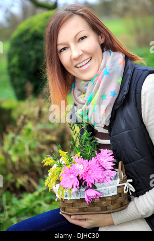 eine Frau bei der Gartenarbeit Stockfoto