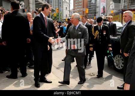 Dalton McGuinty Premier von Ontario und Prinz Charles Prince Of Wales Ankunft an der Ryerson University für Digital Media Zone Stockfoto