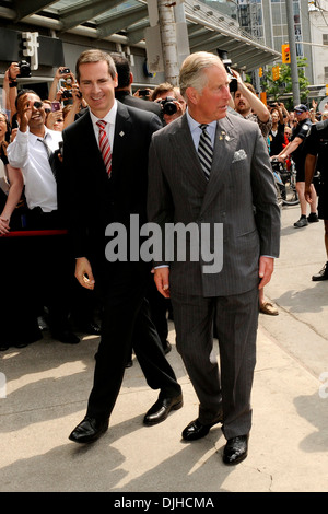 Dalton McGuinty Premier von Ontario und Prinz Charles Prince Of Wales Ankunft an der Ryerson University für Digital Media Zone Stockfoto