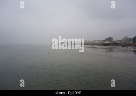 Neblig bewölkten Tag in Worthing, West Sussex, Großbritannien Stockfoto