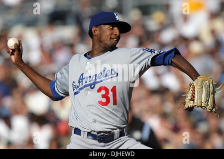 Dodgers Schmerzmittel James McDonald in für Vincente Padilla gegen die Padres in Spiel 3 im Petco Park in San Diego, Kalifornien. Die San Diego Padres ging auf 2-3 über die Los Angeles Dodgers und nehmen eine 3er Spiel 2: 1 gewinnen. (Kredit-Bild: © Nick Morris/Southcreek Global/ZUMApress.com) Stockfoto