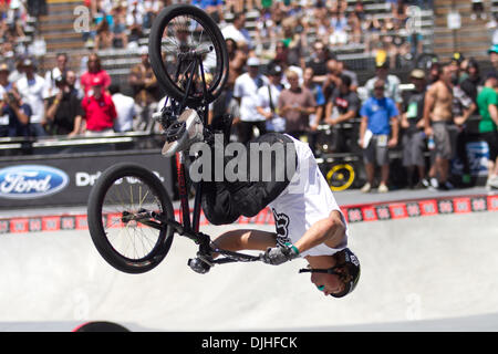 29. Juli 2010 - Los Angeles, CA, Vereinigte Staaten von Amerika - 29. Juli 2010: Scotty Cranmer Flecken seiner Landung auf einen Backflip in bmx Park Beseitigung bei den X-Games. Obligatorische Credit: Josh Kapelle / Southcreek Global (Kredit-Bild: © Southcreek Global/ZUMApress.com) Stockfoto