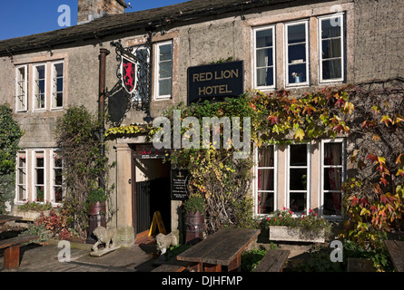 Red Lion Hotel Village Pub Außenansicht Burnsall Lower Wharfedale North Yorkshire England Großbritannien GB Großbritannien Stockfoto