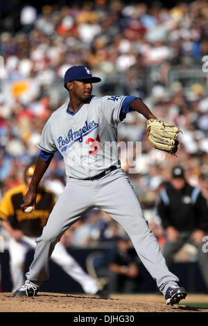 29. Juli 2010 - San Diego, California, Vereinigte Staaten von Amerika - 29. Juli 2010: Dodgers Schmerzmittel James McDonald in für Vincente Padilla gegen die Padres in Spiel 3 im Petco Park in San Diego, Kalifornien. Die San Diego Padres ging auf 2-3 über die Los Angeles Dodgers und nehmen eine 3er Spiel 2: 1 gewinnen. . Obligatorische Credit: Nick Morris (Kredit-Bild: © Southcreek Global/ZUMApress.com) Stockfoto