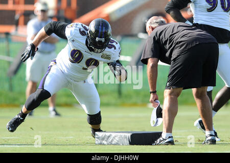 30. Juli 2010 - Westminster, Maryland, Vereinigte Staaten von Amerika - 30. Juli 2010: Baltimore Ravens defensive end Paul Kruger (99) in Aktion während Ravens Trainingslager am McDaniel College in Westminster, MD... Obligatorische Credit: Russell Tracy / Southcreek Global. (Kredit-Bild: © Southcreek Global/ZUMApress.com) Stockfoto