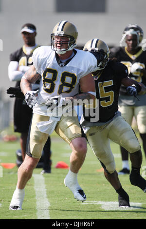 31. Juli 2010 - New Orleans, Louisiana, Vereinigte Staaten von Amerika - 31. Juli 2010: Heiligen Tight End Jeremy Shockey (88) führt eine Route während der New Orleans Saints Trainingslager... Obligatorische Credit - Donald Page / Southcreek Global. (Kredit-Bild: © Southcreek Global/ZUMApress.com) Stockfoto