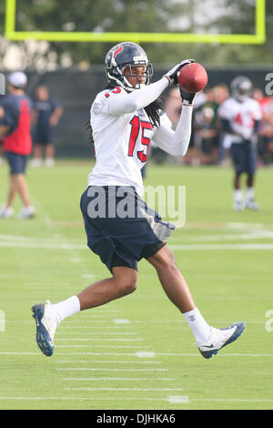 31. Juli 2010 - Houston, Texas, Vereinigte Staaten von Amerika - 31. Juli 2010: Houston Texans Wide Receiver Bobby Williams (15) fängt einen Pass. Die Houston Texans hatte ihren zweiten Tag des Trainingslagers 2010 an die im methodistischen Training Center, Houston, Texas... Obligatorische Credit: Luis Leyva/Southcreek Global (Kredit-Bild: © Southcreek Global/ZUMApress.com) Stockfoto