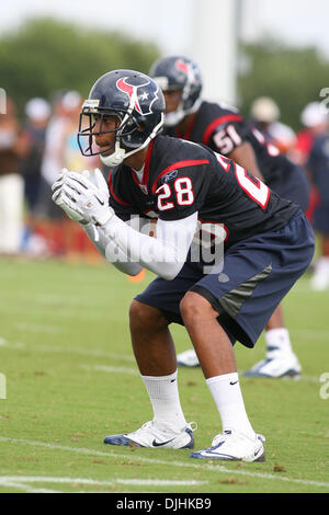 31. Juli 2010 - Houston, Texas, Vereinigte Staaten von Amerika - 31. Juli 2010: Houston Texans Cornerback Antwaun Molden (28) schließt die Lücke an den Empfänger. Die Houston Texans hatte ihren zweiten Tag des Trainingslagers 2010 an die im methodistischen Training Center, Houston, Texas... Obligatorische Credit: Luis Leyva/Southcreek Global (Kredit-Bild: © Southcreek Global/ZUMApress.com) Stockfoto