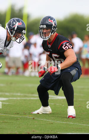 31. Juli 2010 - Houston, Texas, Vereinigte Staaten von Amerika - 31. Juli 2010: Houston Texans Linebacker Brian Cushing (56) schließt die Lücke an den Empfänger. Die Houston Texans hatte ihren zweiten Tag des Trainingslagers 2010 an die im methodistischen Training Center, Houston, Texas... Obligatorische Credit: Luis Leyva/Southcreek Global (Kredit-Bild: © Southcreek Global/ZUMApress.com) Stockfoto