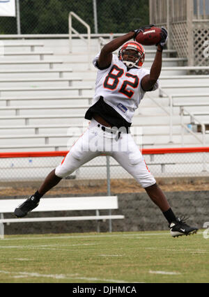 1. August 2010 - Georgetown, Kentucky, Vereinigte Staaten von Amerika - 1. August 2010: Cincinnati Bengals-Tight-End Reggie Kelly (82) nach oben geht und macht einen Haken in Aktion aus der Bengals Trainingslager am Georgetown College in Georgetown Ky.Mandatory Credit - Wayne Litmer / Southcreek Global. (Kredit-Bild: © Southcreek Global/ZUMApress.com) Stockfoto
