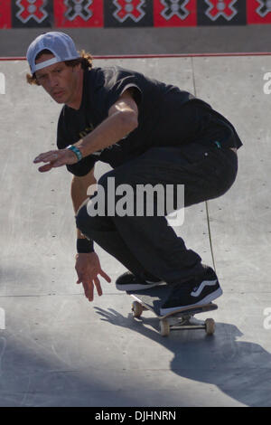 1. August 2010 - Los Angeles, CA, Vereinigte Staaten von Amerika - 1. August 2010: Bucky Lasek mit Stil in Skateboard-Park bei den X Games zu den Finals lief aber nicht gut Punkten und belegte den fünften Platz.  Obligatorische Credit: Josh Kapelle / Southcreek Global (Kredit-Bild: © Southcreek Global/ZUMApress.com) Stockfoto