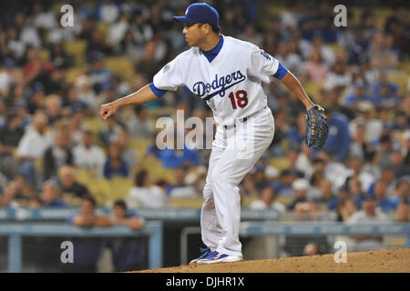 2. August 2010 - Los Angeles, Kalifornien, USA - 2. August 2010: Los Angeles Dodgers ab Krug Hiroki Kuroda (18) im Stellplätze Spiel Action. Die San Diego Padres besiegt die Los Angeles Dodgers mit einem Score von 10-5 im Dodger Stadium in Los Angeles. California... Obligatorische Credit: Andrew Fielding / Southcreek Global (Kredit-Bild: © Andrew Fielding/Southcreek Global/ZUMApress.com) Stockfoto