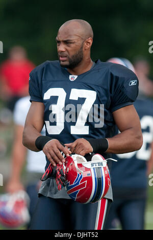 3. August 2010 - Pittsford, New York, Vereinigte Staaten von Amerika - 3. August 2010: Buffalo Bills Sicherheit GEORGE WILSON (#37) während des Trainingslagers am Saint John Fisher College in Pittsford, New York... Obligatorische Credit – Mark Konezny / Southcreek Global (Kredit-Bild: © Southcreek Global/ZUMApress.com) Stockfoto