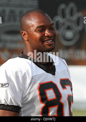 4. August 2010 - Georgetown, Kentucky, Vereinigte Staaten von Amerika - 4. August 2010: Cincinnati Bengals-Tight-End Reggie Kelly (82) vor der Praxis am Mittwochabend von Georgetown KY obligatorische Guthaben: Wayne Litmer / Southcreek Global (Credit-Bild: © Southcreek Global/ZUMApress.com) Stockfoto