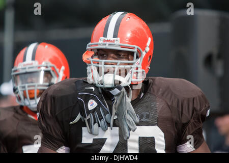 4. August 2010 - Berea, Ohio, Vereinigte Staaten von Amerika - 4. August 2010: Cleveland Browns defensive Lineman BRIAN SANFORD (70) bei den Abend-Session die Cleveland Browns 2010 NFL-Trainingslager in Berea, OH.  Obligatorische Credit: Frank Jansky / Southcreek Global (Kredit-Bild: © Southcreek Global/ZUMApress.com) Stockfoto