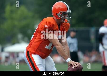 4. August 2010 - Berea, Ohio, Vereinigte Staaten von Amerika - 4. August 2010: Cleveland Browns Rookie-Quarterback COLT MCCOY (12) während der Übungen in den Abend-Session die Cleveland Browns 2010 NFL-Trainingslager in Berea, OH.  Obligatorische Credit: Frank Jansky / Southcreek Global (Kredit-Bild: © Southcreek Global/ZUMApress.com) Stockfoto