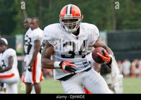 4. August 2010 - Berea, Ohio, Vereinigte Staaten von Amerika - 4. August 2010: Cleveland Browns Runningback CHRIS JENNINGS (34) läuft mit dem Fußball während der Übungen mit den Abend-Session die Cleveland Browns 2010 NFL-Trainingslager in Berea, OH. Obligatorische Credit: Frank Jansky / Southcreek Global (Kredit-Bild: © Southcreek Global/ZUMApress.com) Stockfoto