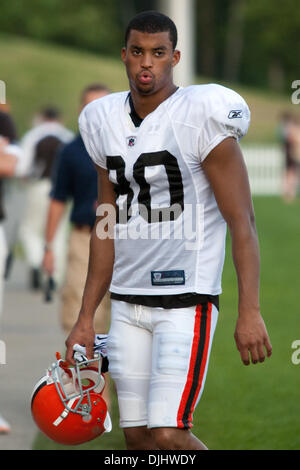 4. August 2010 - Berea, Ohio, Vereinigte Staaten von Amerika - 4. August 2010: Cleveland Browns Wide Receiver BRIAN ROBISKIE (80) Köpfen in die Kabine nach den Abend-Session die Cleveland Browns 2010 NFL-Trainingslager in Berea, OH.  Obligatorische Credit: Frank Jansky / Southcreek Global (Kredit-Bild: © Southcreek Global/ZUMApress.com) Stockfoto