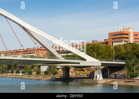 Barqueta-Brücke Sevilla Spanien. Es wurde 1989-1992 einen Zugang zur Messe Expo 92 gebaut. Stockfoto