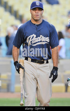 4. August 2010 - Los Angeles, California, Vereinigte Staaten von Amerika - 4. August 2010: San Diego Padres Outfielder Scott Hairston (12) vor dem Spiel.  Die San Diego Padres waren Shutout von den Los Angeles Dodgers mit einem Score von 9-0 im Dodger Stadium in Los Angeles. California... Obligatorische Credit: Andrew Fielding / Southcreek Global (Kredit-Bild: © Southcreek Global/ZUMApress.com) Stockfoto