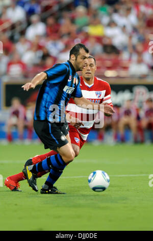 5. August 2010 - Frisco, Texas, Vereinigte Staaten von Amerika - 5. August 2010: Inter Mailand nach vorn Goran Pandev (27) sieht Bereich passieren, wie die UEFA Champions Inter Mailand FC Dallas 2-2 bei Pizza Hut Park, Frisco, Texas bindet.  Obligatorische Credit: Steven Leija / Southcreek Global (Kredit-Bild: © Southcreek Global/ZUMApress.com) Stockfoto