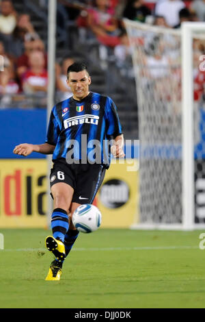 5. August 2010 - Frisco, Texas, Vereinigte Staaten von Amerika - 5. August 2010: Inter Mailand Verteidiger Lucio Silva (6) kickt den Ball Feld UEFA Champions Inter Mailand FC Dallas 2-2 bei Pizza Hut Park, Frisco, Texas verbindet.  Obligatorische Credit: Steven Leija / Southcreek Global (Kredit-Bild: © Southcreek Global/ZUMApress.com) Stockfoto