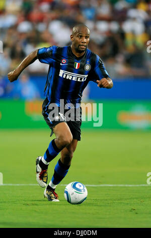 5. August 2010 - Frisco, Texas, Vereinigte Staaten von Amerika - 5. August 2010: Inter Mailand Verteidiger Maicon Douglas (13) sucht Feld UEFA Champions Inter Mailand FC Dallas 2-2 bei Pizza Hut Park, Frisco, Texas verbindet.  Obligatorische Credit: Steven Leija / Southcreek Global (Kredit-Bild: © Southcreek Global/ZUMApress.com) Stockfoto