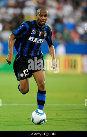 5. August 2010 - Frisco, Texas, Vereinigte Staaten von Amerika - 5. August 2010: Inter Mailand Verteidiger Maicon Douglas (13) sucht Feld UEFA Champions Inter Mailand FC Dallas 2-2 bei Pizza Hut Park, Frisco, Texas verbindet.  Obligatorische Credit: Steven Leija / Southcreek Global (Kredit-Bild: © Southcreek Global/ZUMApress.com) Stockfoto