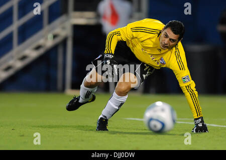 5. August 2010 - Frisco, Texas, Vereinigte Staaten von Amerika - 5. August 2010: FC Dallas Torwart Dario Sala (44) hält eine Tor-Abstoß UEFA Champions Inter Mailand FC Dallas 2-2 bei Pizza Hut Park, Frisco, Texas verbindet.  Obligatorische Credit: Steven Leija / Southcreek Global (Kredit-Bild: © Southcreek Global/ZUMApress.com) Stockfoto