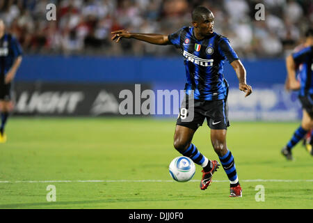 5. August 2010 - Frisco, Texas, Vereinigte Staaten von Amerika - 5. August 2010: Inter Milan nach vorne Samuel Eto'o (9) sucht Feld UEFA Champions Inter Mailand FC Dallas 2-2 bei Pizza Hut Park, Frisco, Texas verbindet.  Obligatorische Credit: Steven Leija / Southcreek Global (Kredit-Bild: © Southcreek Global/ZUMApress.com) Stockfoto