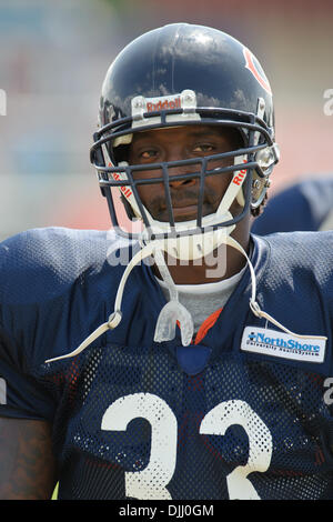 5. August 2010 - Bourbonnais, Illinois, Vereinigte Staaten von Amerika - 5. August 2010: Chicago Bears Cornerback Charles Tillman (33) Köpfe zum Feld für die Training camp Praxis an der Olivet Nazarene University in Bourbonnais, IL... Obligatorische Credit - John Rowland / Southcreek Global. (Kredit-Bild: © Southcreek Global/ZUMApress.com) Stockfoto