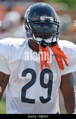 5. August 2010 - Bourbonnais, Illinois, Vereinigte Staaten von Amerika - 5. August 2010: Chicago Bears Runningback Chester Taylor (29) Köpfe auf dem Gebiet nach dem Trainingslager in Olivet Nazarene University in Bourbonnais, IL üben... Obligatorische Credit - John Rowland / Southcreek Global. (Kredit-Bild: © Southcreek Global/ZUMApress.com) Stockfoto