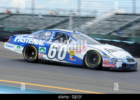 6. August 2010 - Watkins Glen, New York, Vereinigte Staaten von Amerika - 6. August 2010: CARL EDWARDS Piloten Fastenal Ford aus Kurve eins beim Nationwide Series Training am Freitag für die Zippo 200at Watkins Glen, New York. Edwards lief die schnellste Zeit in der bundesweit einzige Training am Freitag... Obligatorische Credit: Michael Johnson / Southcreek Global (Kredit-Bild: © Southc Stockfoto
