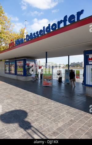 Rhine River cruise terminal auf Am Leystapel, die Uferpromenade in Köln Stockfoto