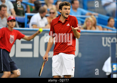 6. August 2010 - Washington Dc, District Of Columbia, Vereinigte Staaten von Amerika - 6. August 2010: Legg Mason Tennis Classic, gesponsert von Geico... 3. Viertelfinale übereinstimmen, # 13, die Samen, Gilles Simon (FRA) heute Abend in 3 besiegt sets von ungesetzte David Nalbandian (ARG) (2-6, 6-3, 3-6). Obligatorische Credit: Roland Pintilie / Southcreek Global (Kredit-Bild: © Southcreek Global/ZUMApress.com) Stockfoto